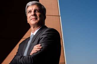 Vilain teve passagens por instituições como o Banco Nacional, o Lloyds Bank e o HSBC, antes de se tornar diretor de Inovação, Produtos e Serviços Bancários da Febraban