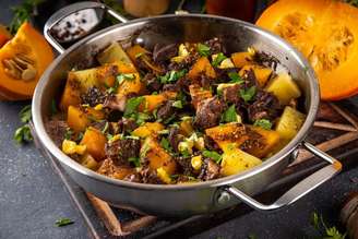 Carne com abóbora e batata