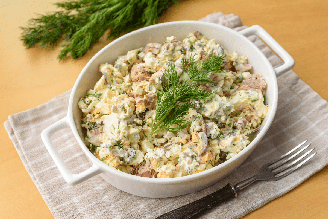 Salada de ovo com atum