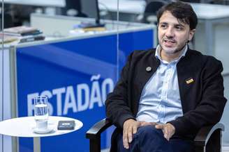 Renan Santos avalia desempenho da candidatura de Augusto Cury nas pesquisas.