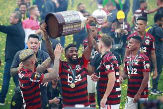 Santos acerta contratação de ex-Flamengo até 2027 