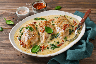 Filé de frango cremoso com espinafre e tomate
