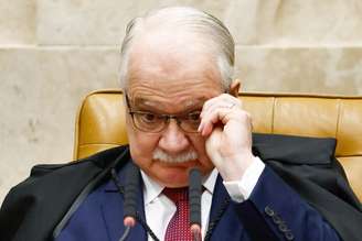 O presidente do STF, Edson Fachin, anunciou que tomará providências sobre indícios encontrados contra Alexandre de Moraes