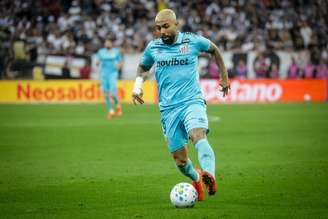 Gabigol, atacante do Santos, em campo no clássico contra o Corinthians, pelo Brasileirão