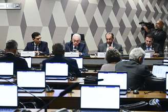 Comissão de Constituição, Justiça e Cidadania (CCJ) durante reunião para analisar a PEC do fim da escala 6x1