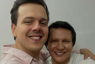 Marcelo e Giovani posam sorridentes