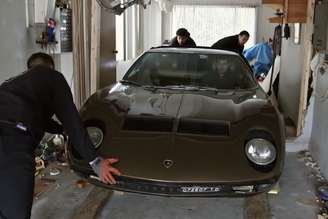 Ele comprou uma Lamborghini Miura por 10.000 dólares e a manteve na sala de estar. Depois de 40 anos, ele a vendeu por mais de dois milhões.
