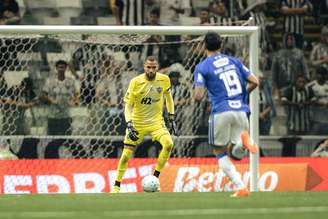 Everson jogou o clássico lesionado –