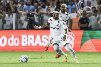 Neymar durante o primeiro tempo de Santos x Palmeiras, pelo jogo de volta das quartas de final da Copa do Brasil de 2026 - 