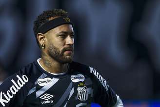 Neymar durante aquecimento antes de Santos x Palmeiras, pelo jogo de volta das quartas de final da Copa do Brasil - 