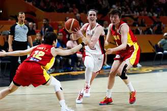 Caitlin Clark durante EUA x China, pela primeira rodada do grupo D da Copa do Mundo de Basquete Feminino - 