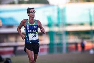 Caio Bonfim disputa a meia maratona de marcha (Foto: Gustavo Alves/CBAt)