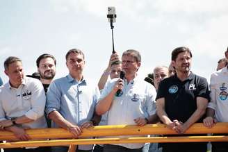 Guilherme Derrite, Flávio Bolsonaro, Tarcísio de Freitas e André do Prado em agenda em São Carlos