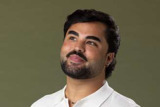 Influenciador posa para ensaio fotográfico do 'Dança'