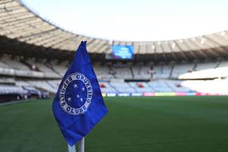 Bandeira do Cruzeiro em escanteio do Mineirão - 