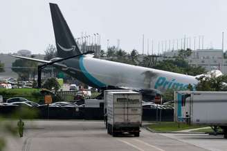 Boeing 767-300 da Amazon saiu da pista durante o pouso em Miami; autoridades ainda investigam as causas do acidente