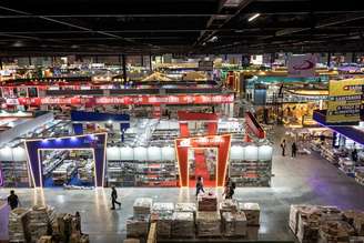 Bienal do Livro reúne 350 autores e espera receber mais de 700 mil pessoas em dez dias.