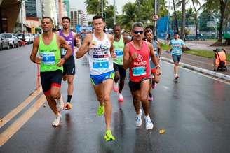 Disputa na elite masculina, com Gleison liderando o pelotão (Foto: Luiz Doro / @dorofoto / HT Sports)