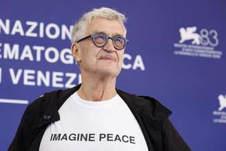 Wim Wenders posa para fotos no Festival de Veneza