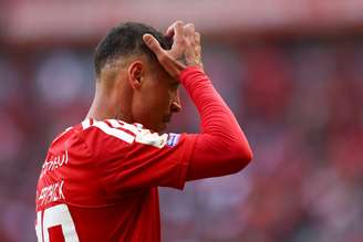 Alan Patrick durante jogo entre Internacional e Santos, no Beira-Rio, em 2026 