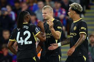  Erling Haaland, do Manchester City, comemora gol com Antoine Semenyo contra o Crystal Palace pela Premier League. 