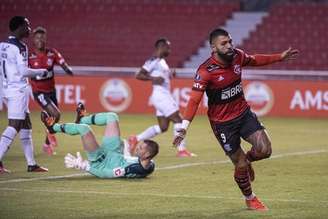 Gabigol marcou duas vezes na única vitória do Flamengo em Quito em jogos oficiais –