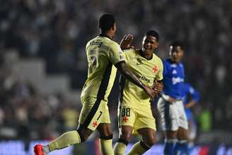 David, do Vasco, comemora gol contra o Cruzeiro pelo Brasileirão. 