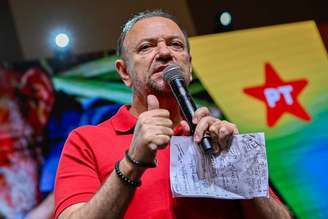 Edinho Silva, presidente do PT, falou sobre a crise no STF