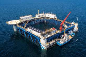 A China construiu uma plataforma solar flutuante de 100 kW no meio do mar usando um material surpreendente: bambu.
