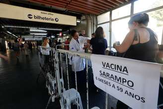 Posto de vacinação contra o Sarampo na Estação Metrô Tucuruvi em São Paulo. Fotos: Paulo Pinto/Agência Brasil