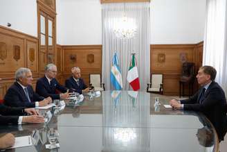 Tajani participa de reuniões em Buenos Aires