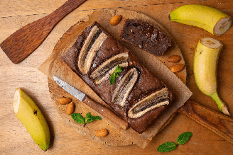 Bolo de chocolate com banana proteico