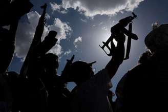 Apoiadores dos houthis se manifestam em solidariedade ao Irã em Sanaa
  10 de abril de 2026   REUTERS/Khaled Abdullah