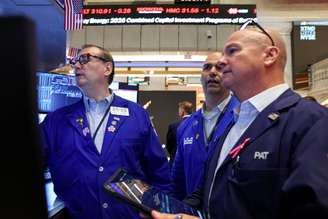 Operadores na bolsa de Nova York
8 de setembro de 2026.  REUTERS/Brendan McDermid