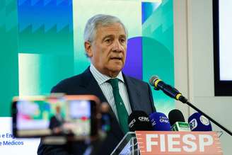 Antonio Tajani durante visita a São Paulo