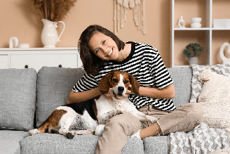 A relação entre tutores e cães pode ser marcada por carinho e proximidade, mas é importante respeitar as necessidades do animal