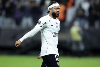 Memphis Depay durante partida do Corinthians contra a Platense, pela última rodada da fase de grupos da Libertadores 2026, a última antes do encerramento do contrato - 