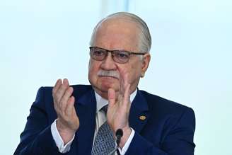 Presidente do STF manteve realização da sessão plenária na próxima terça