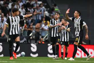Jogadores do Galo celebram gol de Reinier (#19) contra o Fluminense (