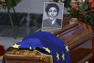 Centenas de pessoas prestaram homenagens no Campidoglio, em Roma