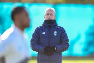 Luís Castro em treino do Grêmio. 