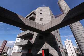 Projetado por Lina Bo Bardi, o Sesc Pompeia é um dos marcos de São Paulo
