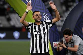 Hakim Ziyech em sua apresentação à torcida do Botafogo 