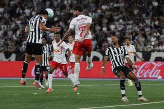 Vitinho (#2) marcou de cabeça contra o RB Bragantino (