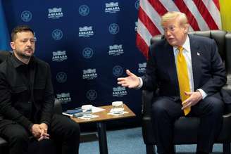 Presidente dos EUA, Donald Trump, durante reunião com o presidente da Ucrânia, Volodymyr Zelenskiy, em meio à cúpula da Otan, em Ancara
8 de julho de 2026 REUTERS/Jonathan Ernst