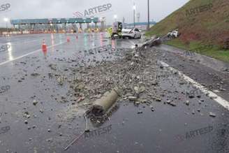 No momento do acidente a pista estava molhada