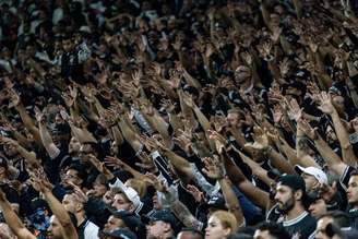 Corinthians tem 'reforço' na arquibancada para duelo com Estudiantes.