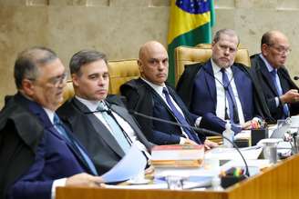 Moraes e demais ministros no STF
