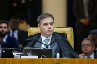 Ministro André Mendonça durante sessão no STF.