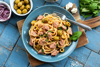 Macarrão proteico com atum e azeitonas